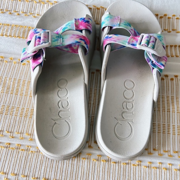 Women's Chaco Rainbow Print Sandals - Size 7 - Picture 4 of 5